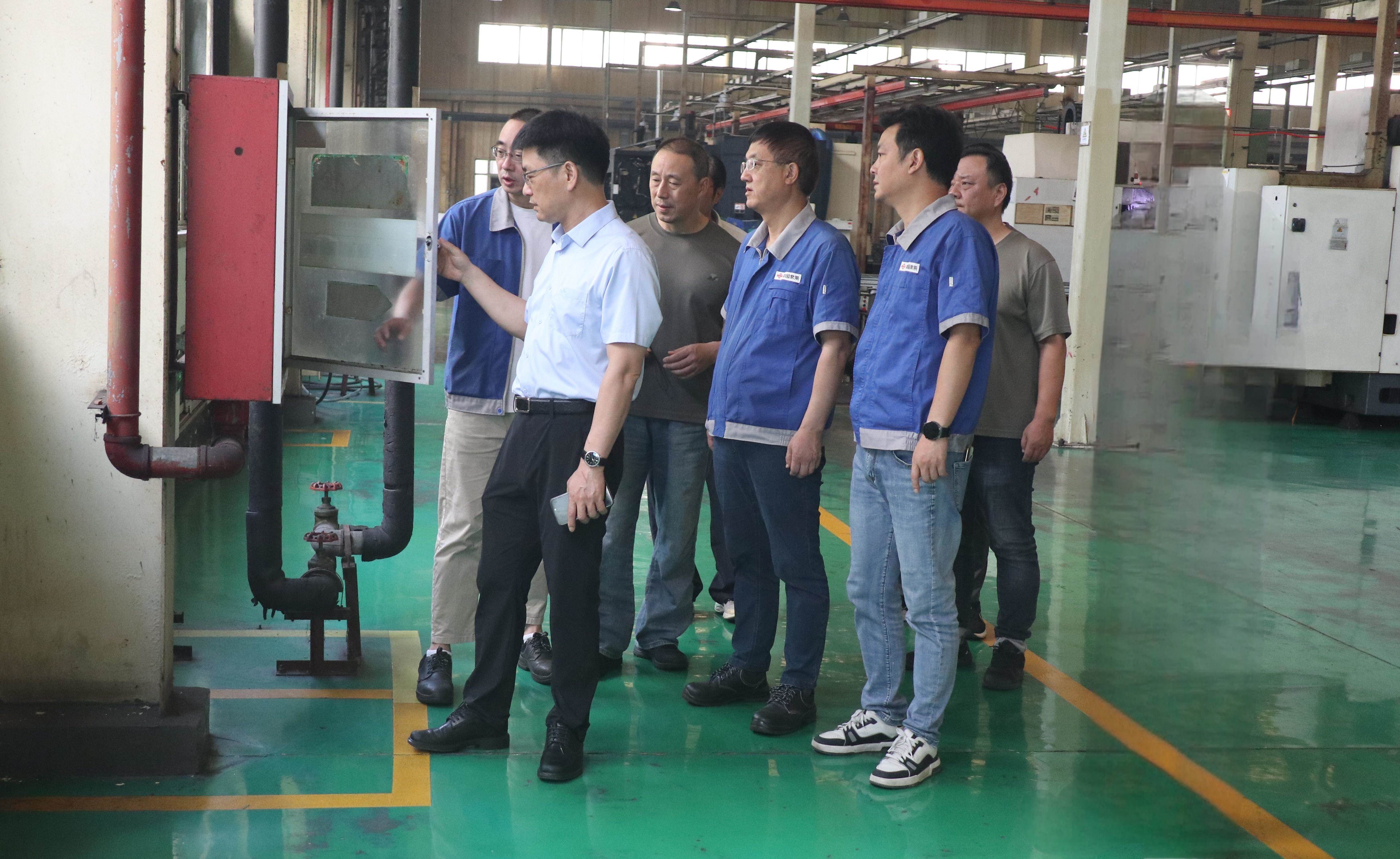 ͼΪ¹«Ë¾Ïòµ¼Ò»Ðмì²é»ú¼Ó¹¤³§Éú²úÏÖ³¡£¡£¡£¡£¡£¨ÍøÕ¾£©.jpg ±ÒÐÅÇ®°ü