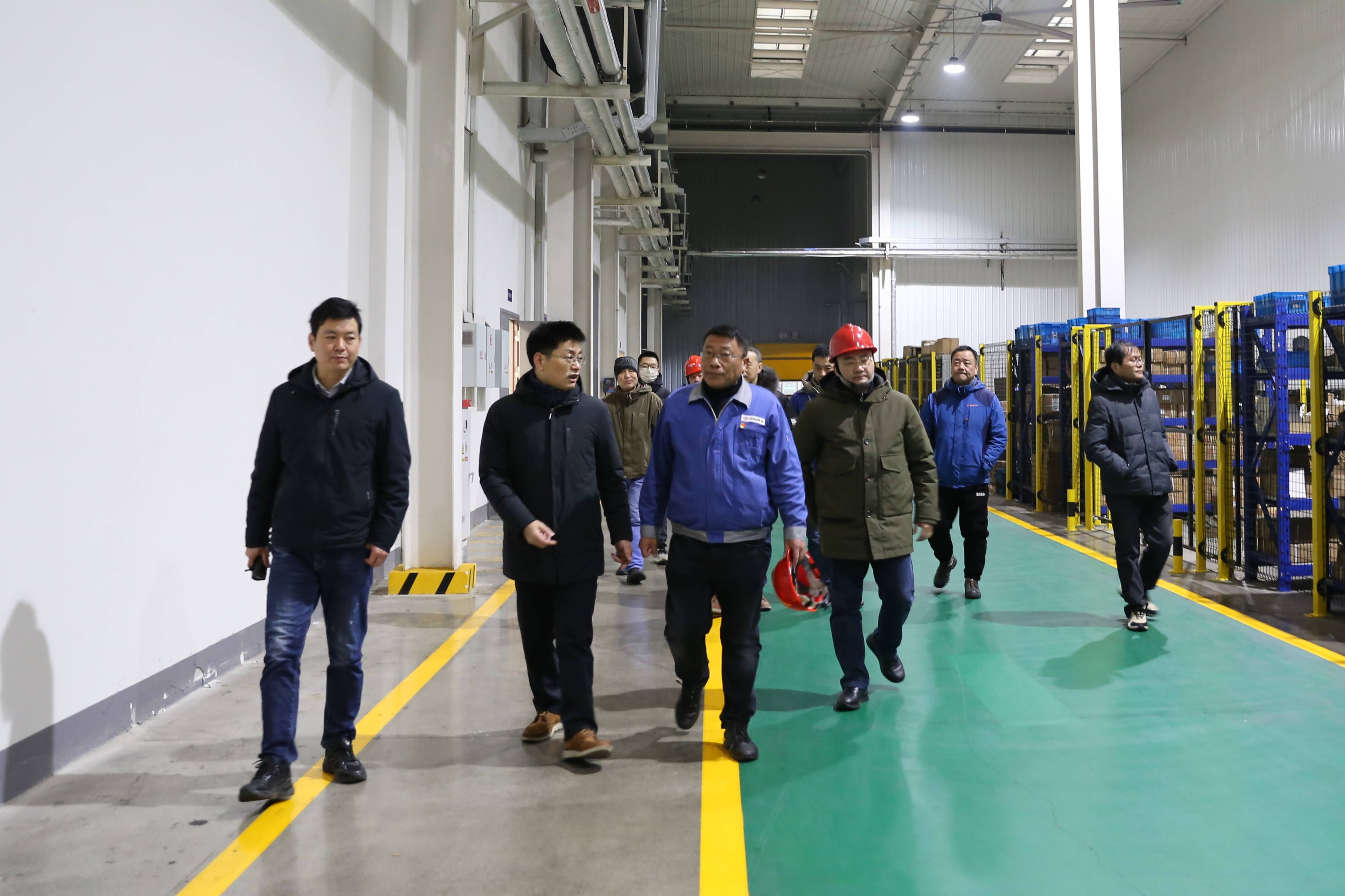 图为公司向导一行检查币信钱包-安全支付工具机械单缸机厂库房_网站.jpg 币信钱包